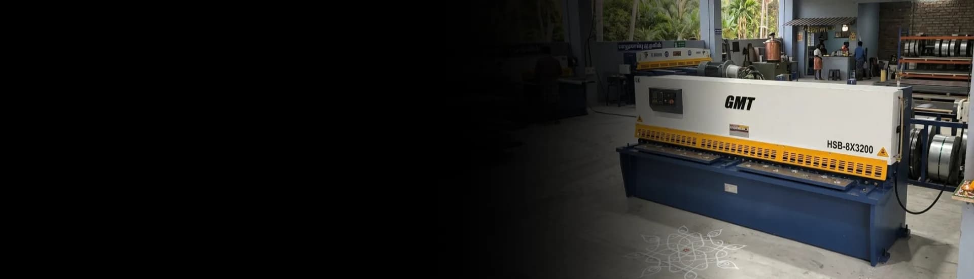 GMT HSB Series Hydraulic Shearing Machine on the factory floor.